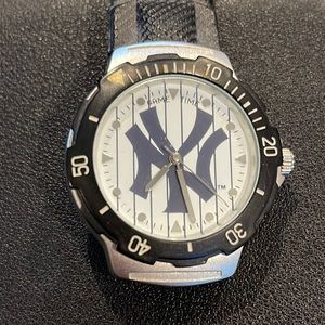 NY YANKEES WRIST WATCH
